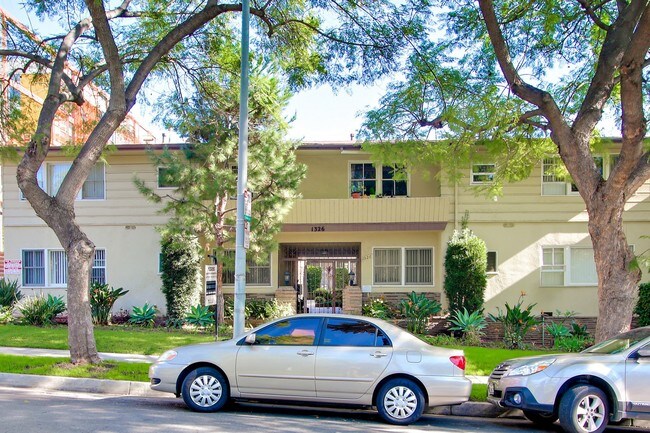 Building Photo - 1326 N Hayworth Ave