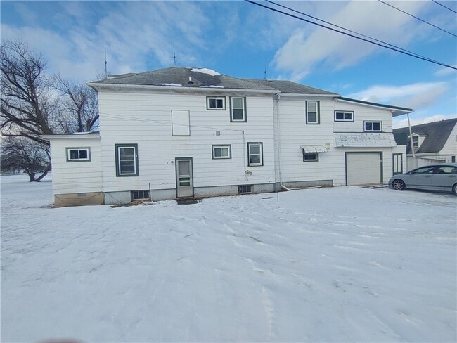 Building Photo - 3389 Lower Maple Ave