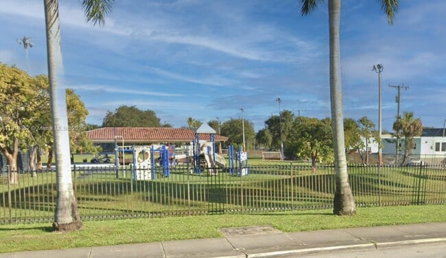 Foto del edificio - 65 NE 59th St