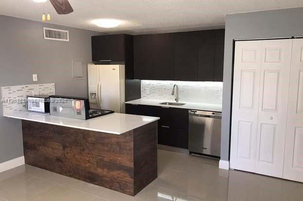 Building Photo - 637 Executive Center Dr