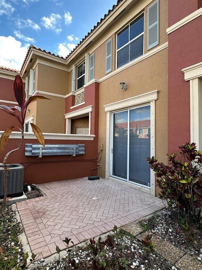 Foto del edificio - 6202 NW 115th Pl
