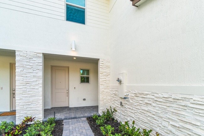 Building Photo - 5661 Stradella Dr