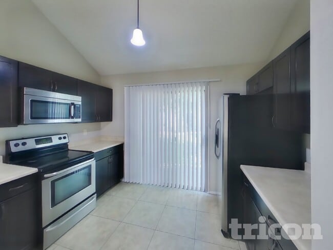 Foto del edificio - 14002 N 49th Ave