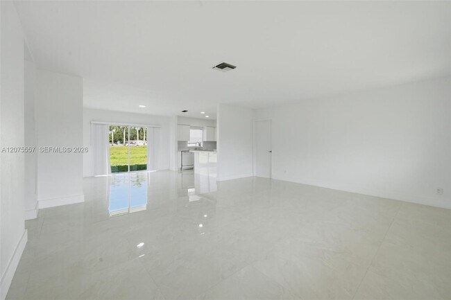 Building Photo - 11000 NW 21st Ct