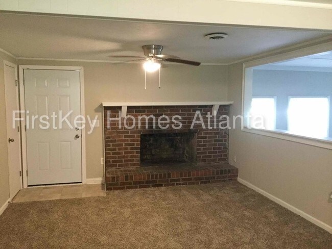 Building Photo - 1038 Adrian Cir SW