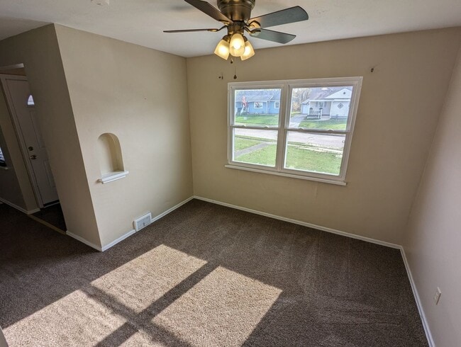 Building Photo - Charming Ranch Home Near Lakeview Metro Park