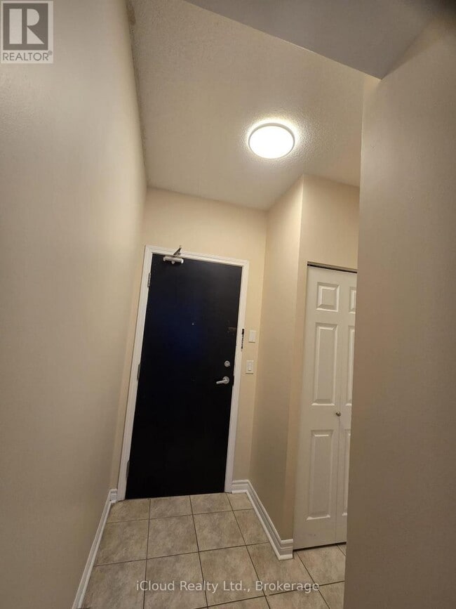 Building Photo - 388 Prince of Wales Dr