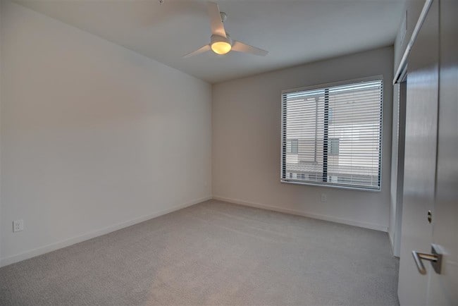 Building Photo - 627 Couch Dr