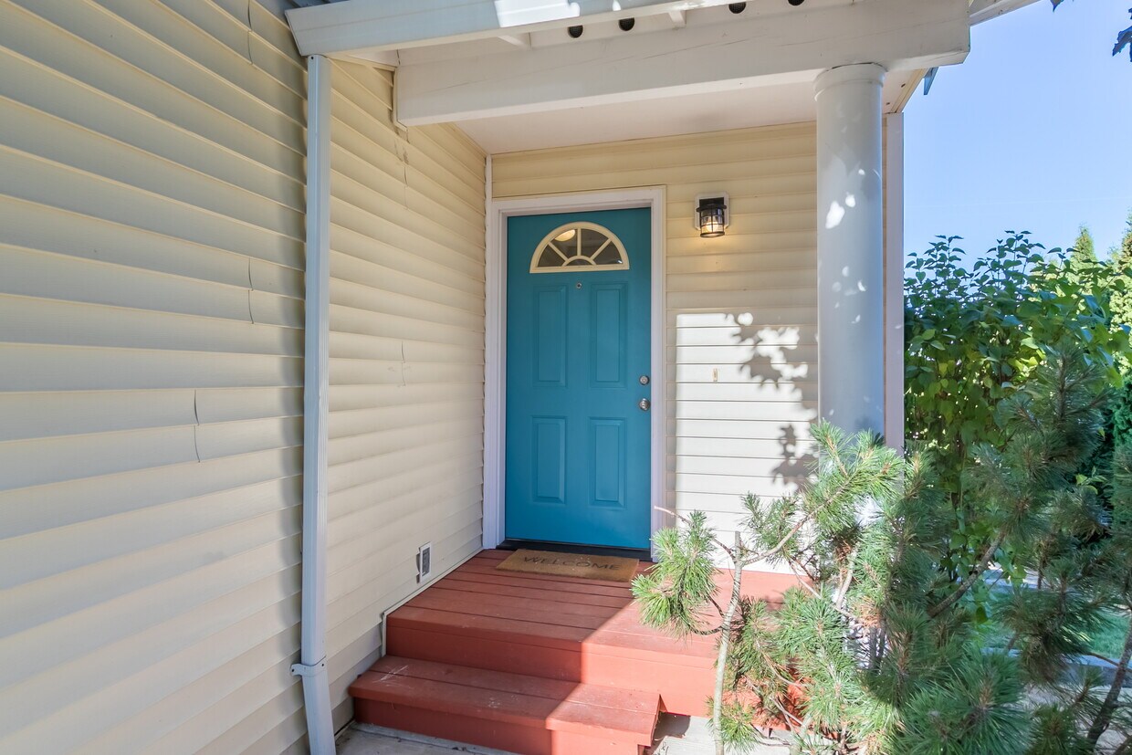 6711 E Side Dr NE, WA 98422 Townhome Rentals in WA