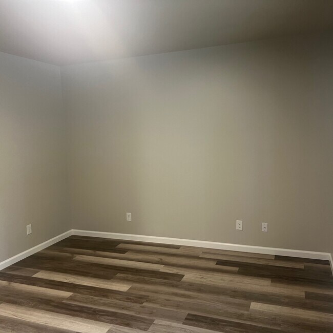 Foto del edificio - 716 Tall Oaks Dr