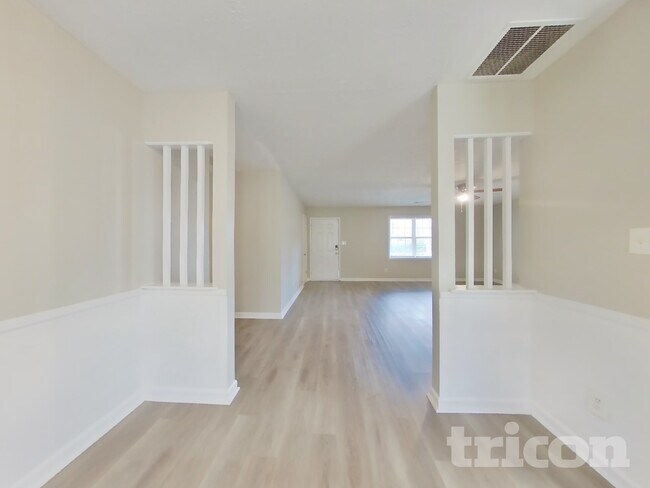 Foto del edificio - 211 Robin Ln