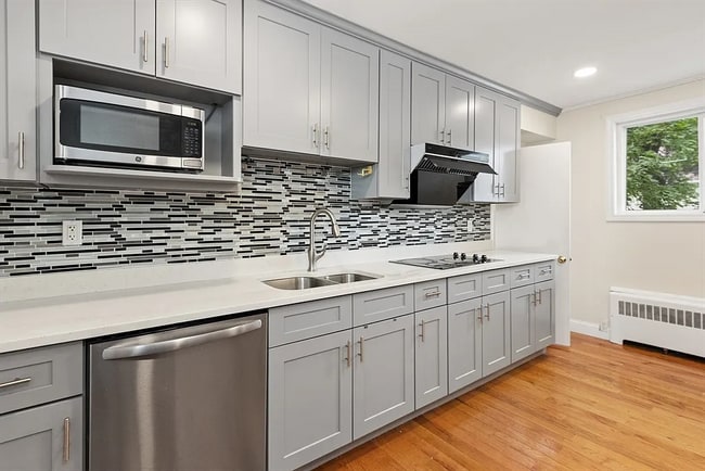 Building Photo - 34 Clinton St