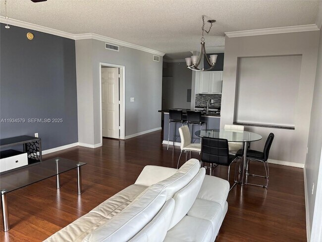 Foto del edificio - 1919 Van Buren St