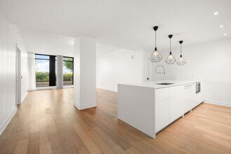 Building Photo - 1010 Rue de la Commune E