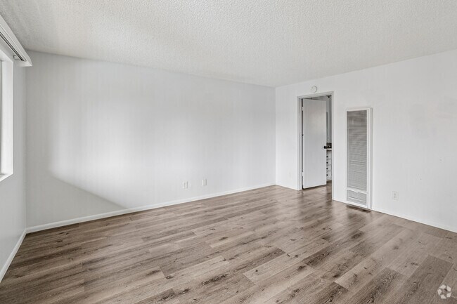 1 dormitorio, 1 baño - 500 pies cuadrados - Sala de estar - 3500 Cedar Avenue