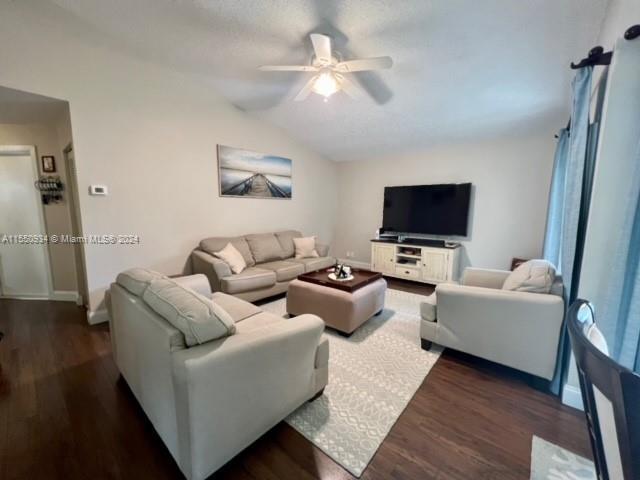 Foto del edificio - 303 E Riverbend Dr