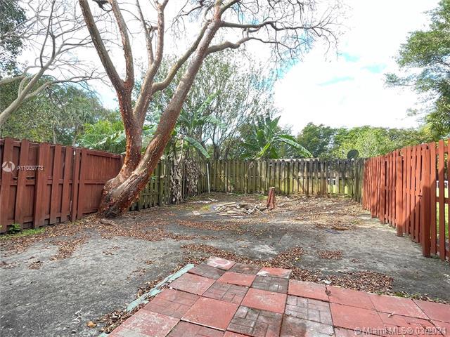 Building Photo - 9420 SW 140th Ct