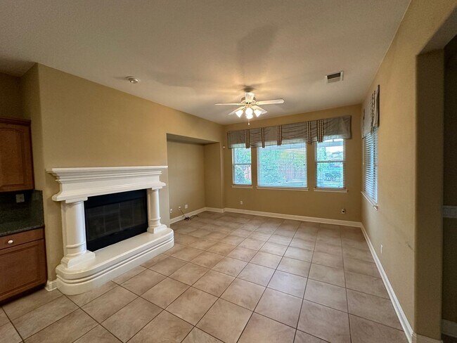 Foto del edificio - 3805 Mendocino Ct - Bridgeway Lakes 95695
