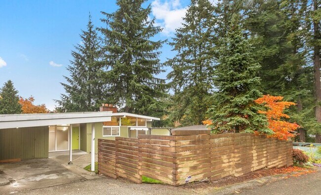 Building Photo - Lovely AIR CONDITIONED Mid-Century Modern ...