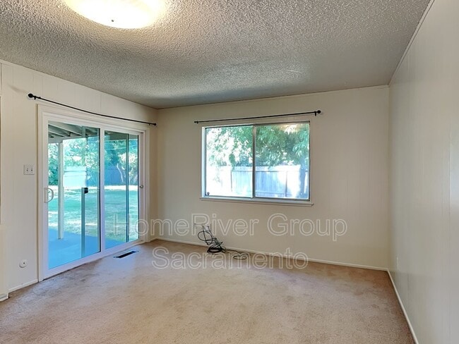 Foto del edificio - 6598 Willowbrae Way