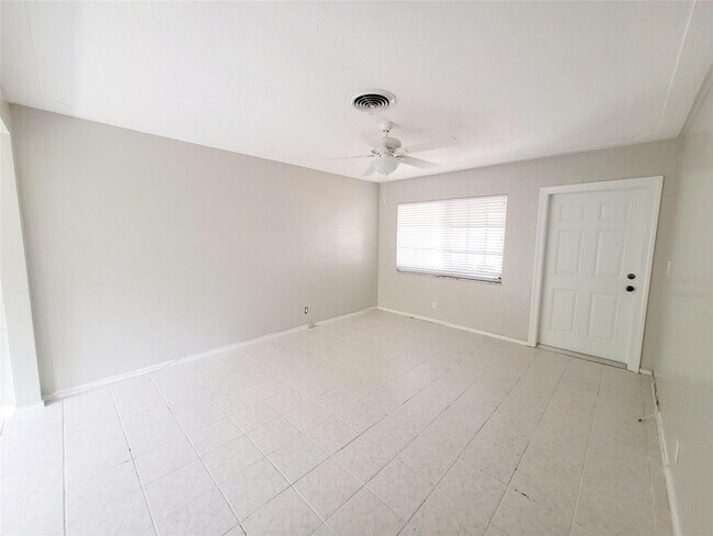 Foto del edificio - 2120 NE 41st St