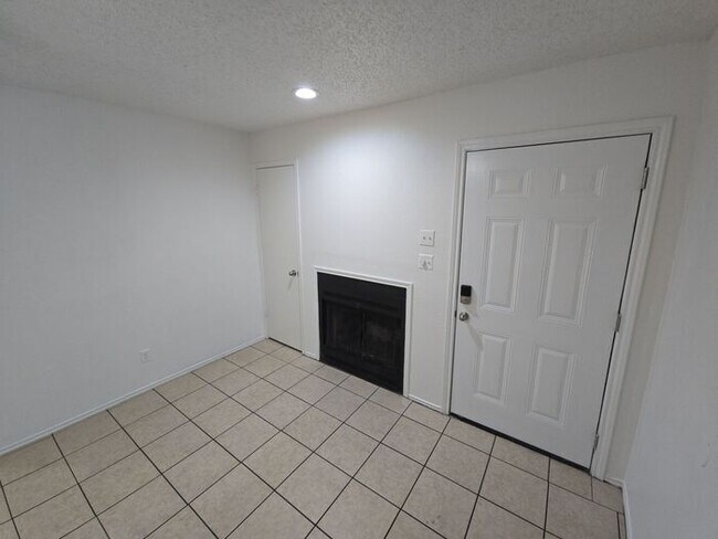 Foto del edificio - **Updated 2 Bed Home with Covered Carport ...