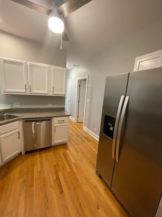 Kitchen - 2234 W Melrose St