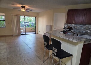 Building Photo - 9999 Summerbreeze Dr
