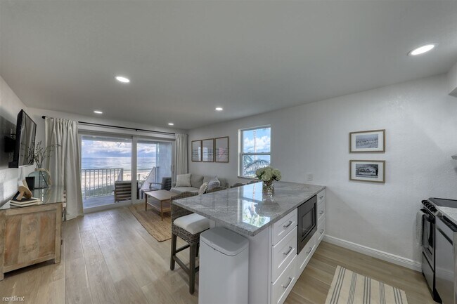 Building Photo - 1 br, 1 bath Condo - 19110 Gulf Boulevard 4