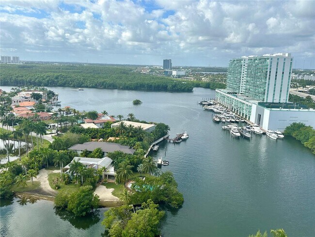 Building Photo - 16500 Collins Ave