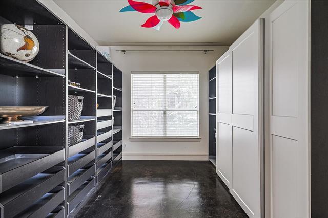 Foto del edificio - 310 Roma Ct