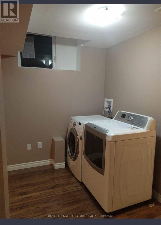 Building Photo - 1264 Sim Pl