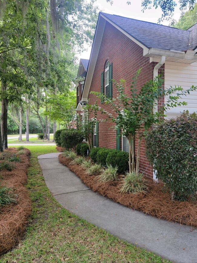 Building Photo - For Rent! 663 Hamlet Cir