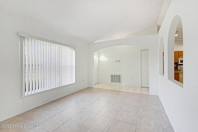 Foto del edificio - 2441 Wolf Creek Dr