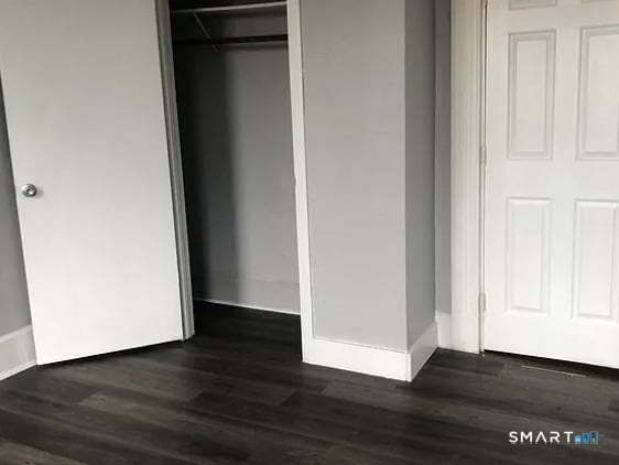 Building Photo - 570 Broad St