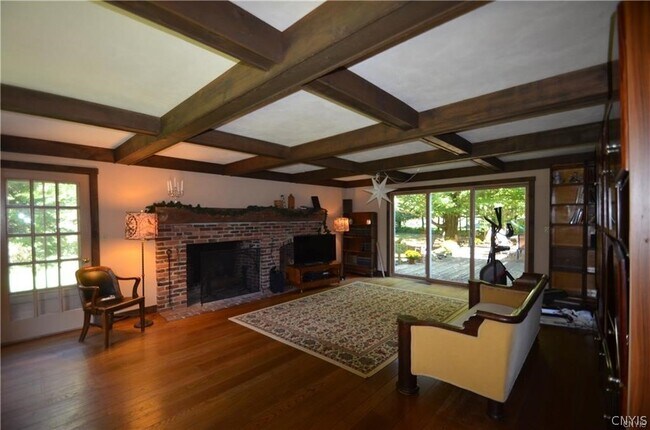 Foto del edificio - 6891 Woodchuck Hill Rd