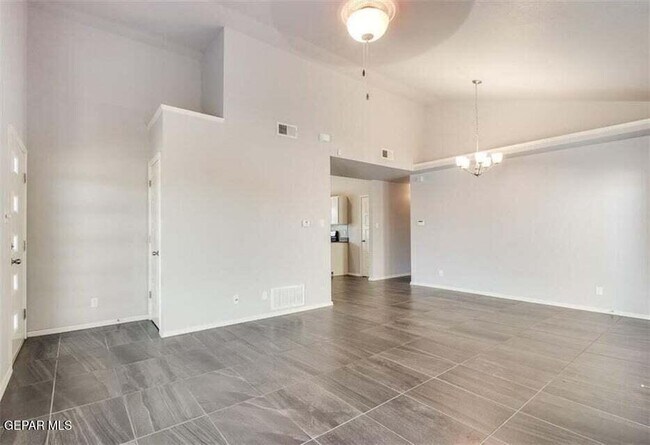 Foto del edificio - 4821 Adrian Campos St