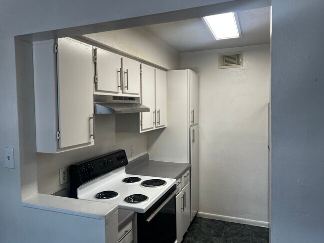 Foto del edificio - 525 Spring Dr