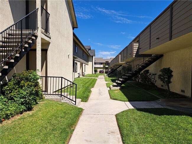 Building Photo - 2624 W Porter Ave