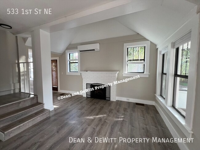 Building Photo - 533 1st St NE