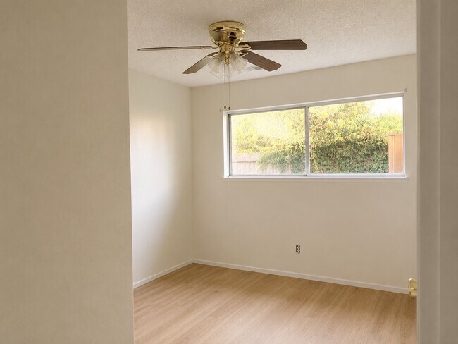 Foto del edificio - 305 E Encore Dr