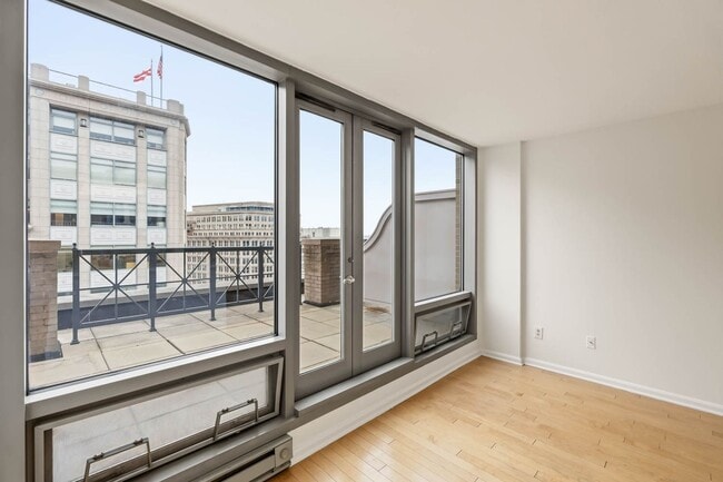 Building Photo - Penn Quarter Condo