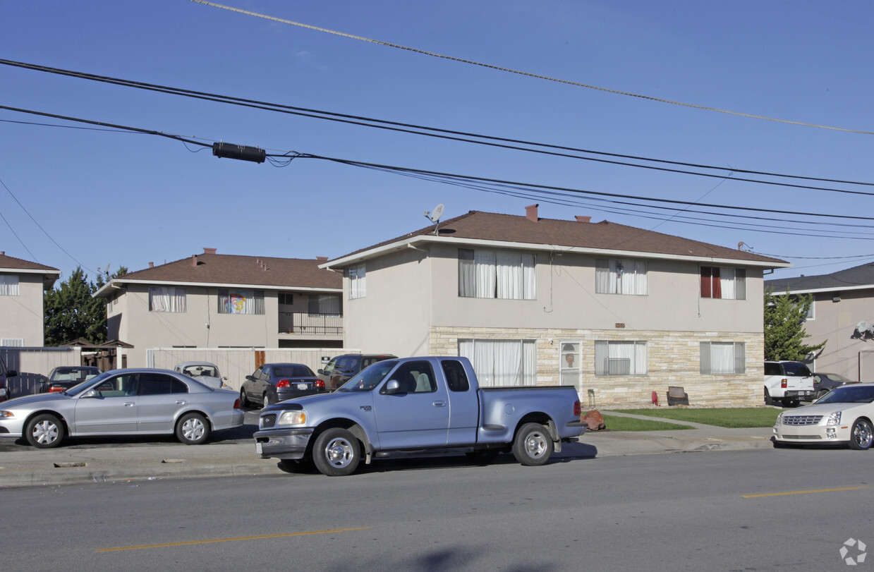 Primary Photo - 1560 Valley View Rd