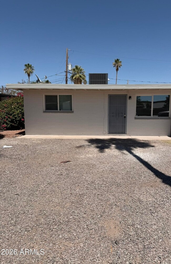 Building Photo - 909 S Kenwood Cir