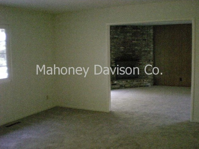 Building Photo - 550 Amber Way