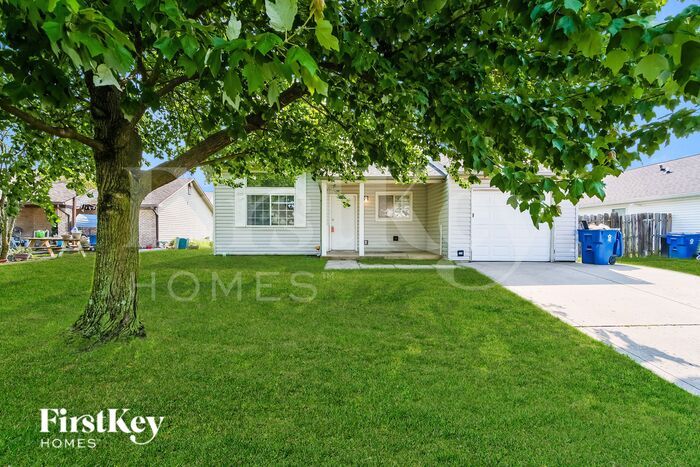 Foto principal - 617 Woods Crossing Ln
