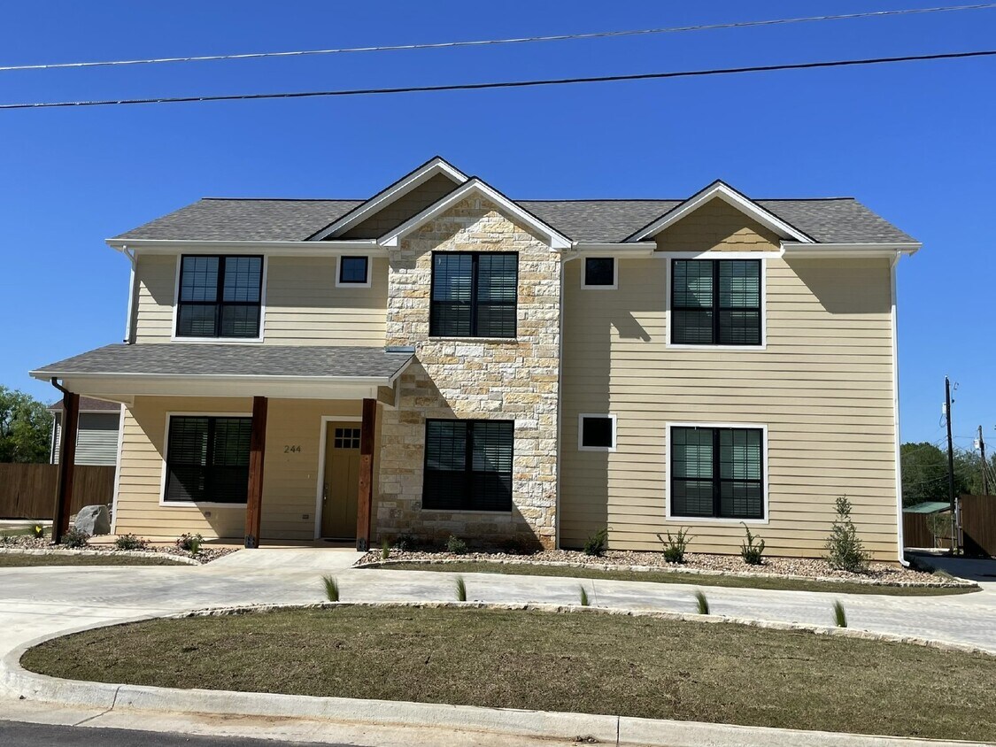 244 S Dale Unit B1, Stephenville, TX 76401 Room for Rent in