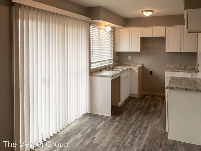 Building Photo - 3 br, 1.5 bath House - 641 Gallant Fox Dr