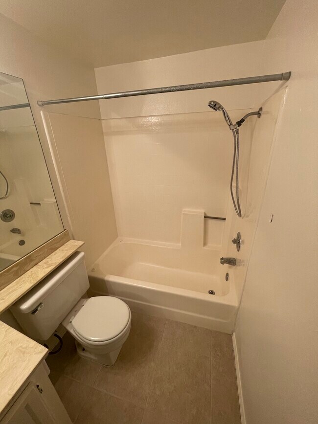 Building Photo - 2842 Hillsboro Ct