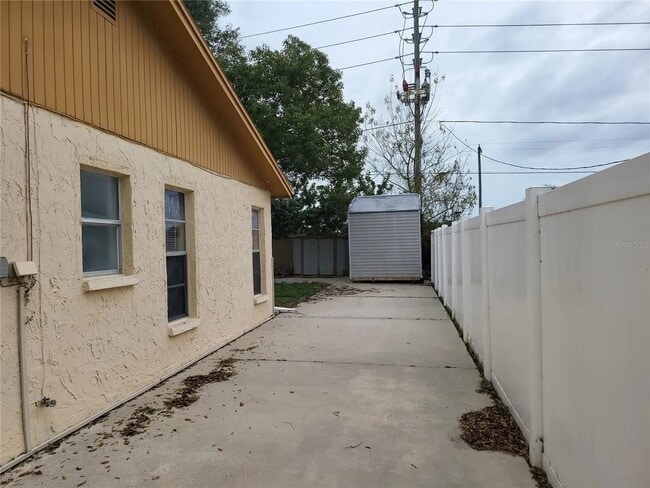 Building Photo - 21552 Southwood Dr